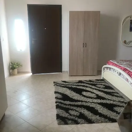 Linda's Apartment